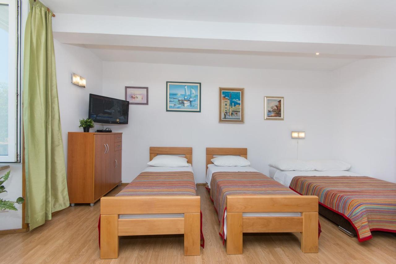 Tomato Old Town Entrance Guest house 3*